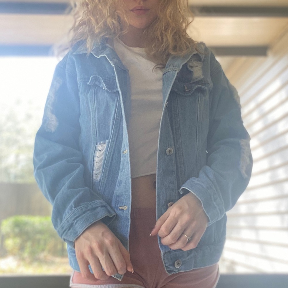 Distressed Denim  Jacket 🧥